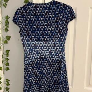 BCBGMAXAZRIA Patterned Dress Size Small